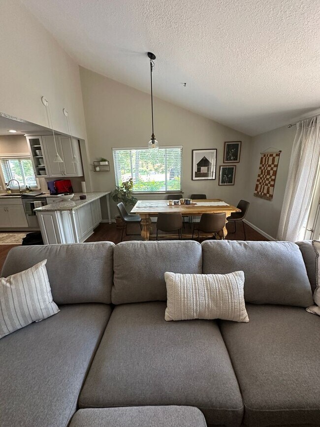 Building Photo - 2807 Benton St.