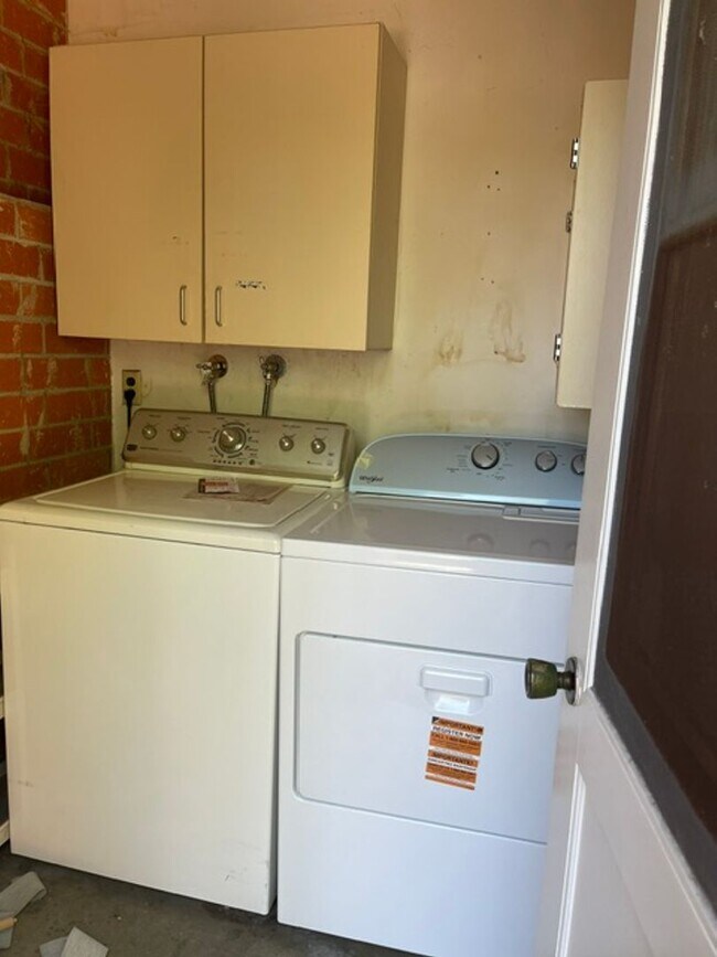 Building Photo - Great location, end of a quiet cul de sac, Cupertino School, spacious rooms