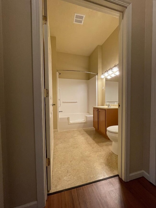 Building Photo - 323 W Main St