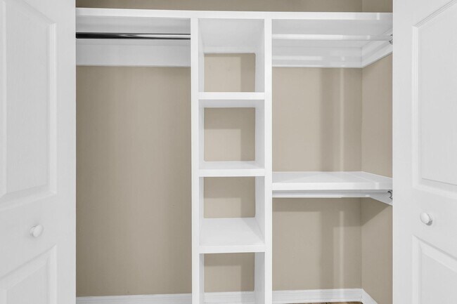 Building Photo - Charming 2BR/2BA Condo with Water Views in Sought-After Montclair – Mount Pleasant, SC