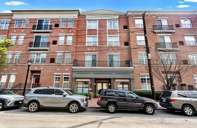Building Photo - 443 2nd St