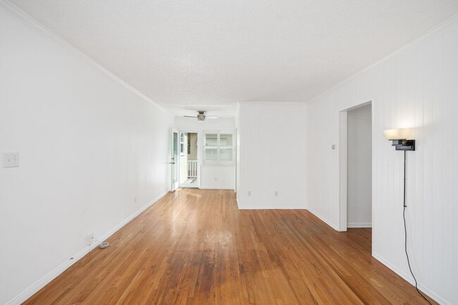 Building Photo - 11248 La Maida St