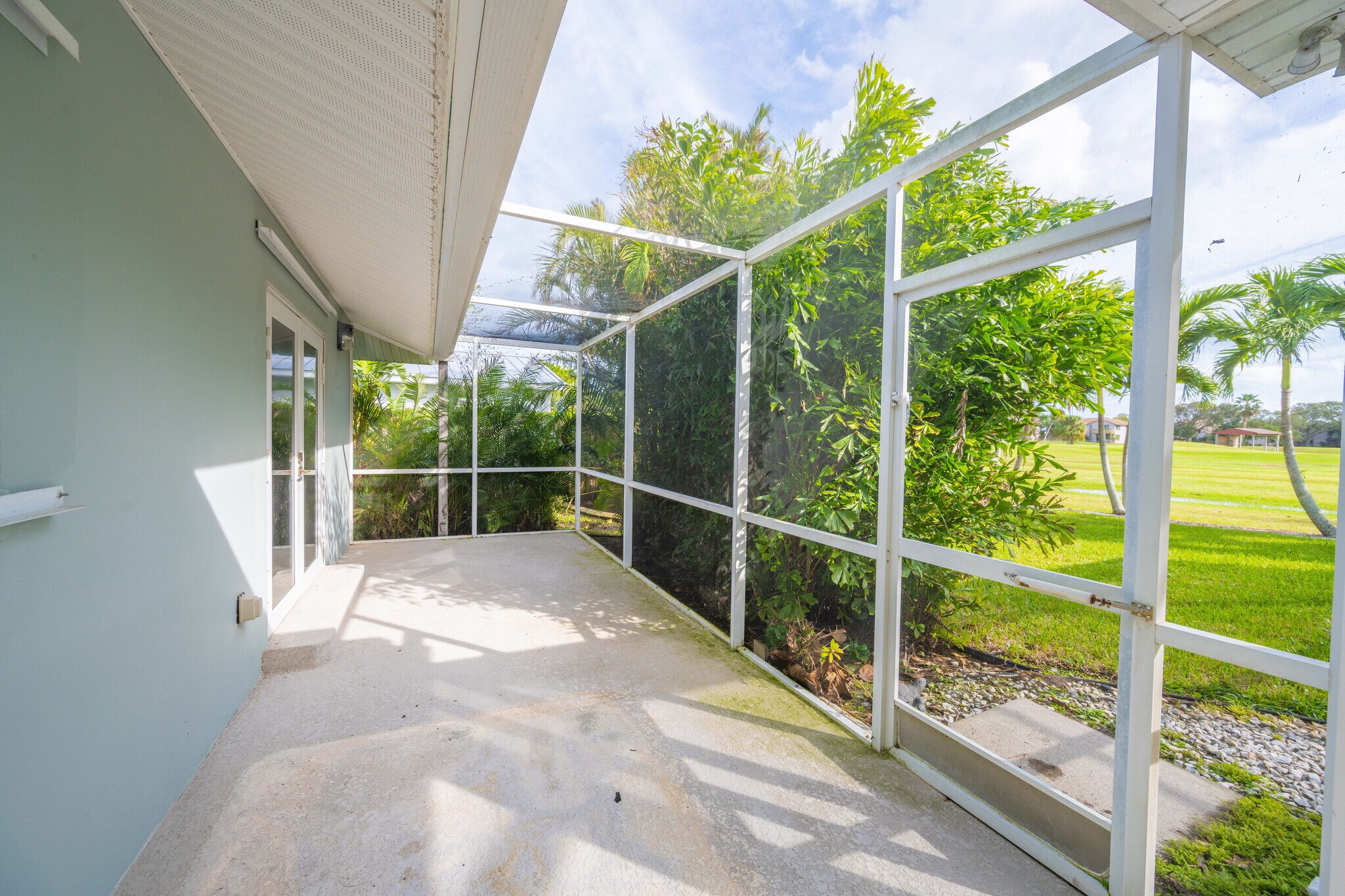 Building Photo - 6 Country Club Rd