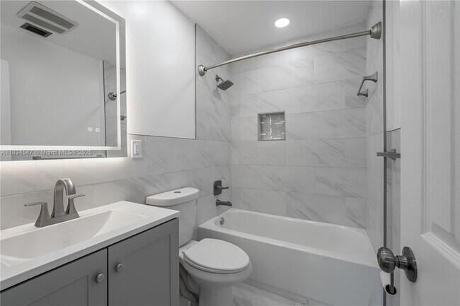 Building Photo - 4660 SW 128th Ave