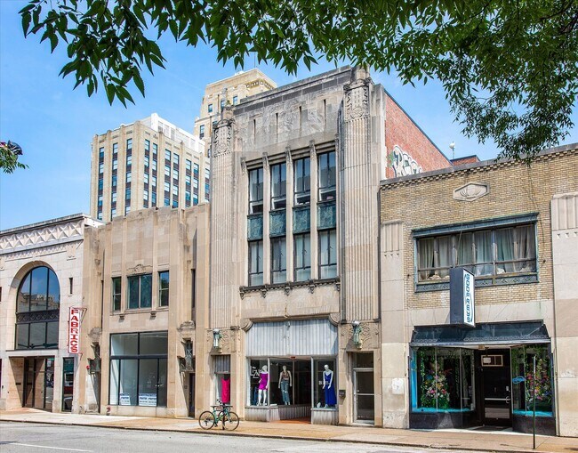 Interior Photo - Grace Street 306 E