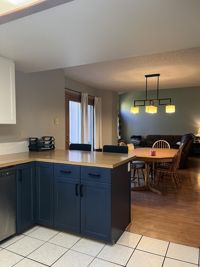 Building Photo - 2032 Prairie View Ct