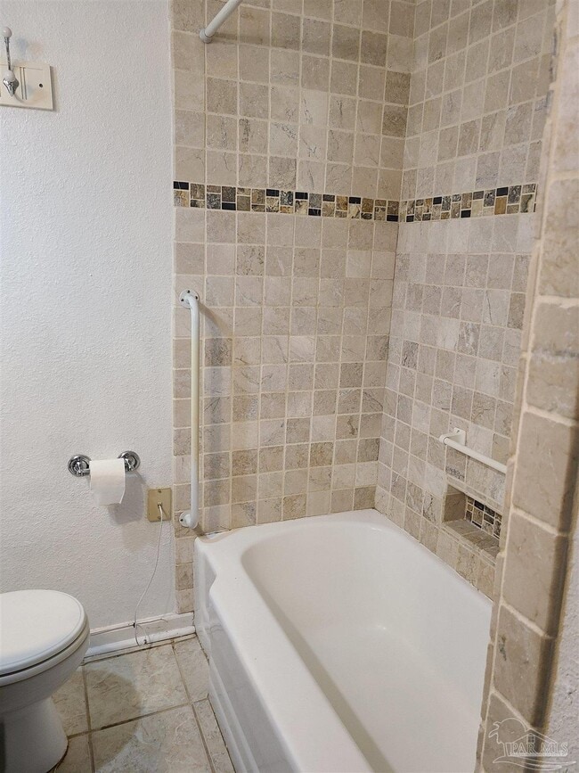 Building Photo - 415 Gibbs Rd