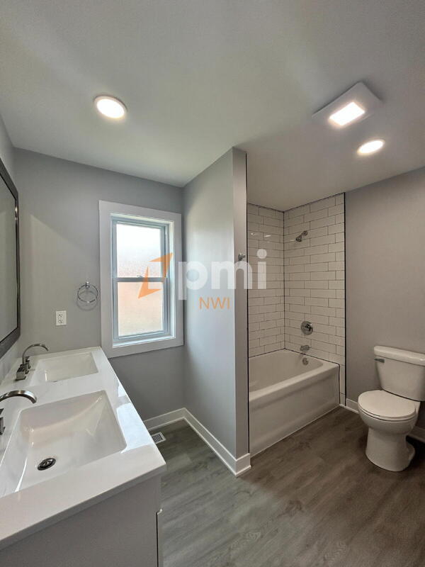 Building Photo - 5212 Torrence Ave