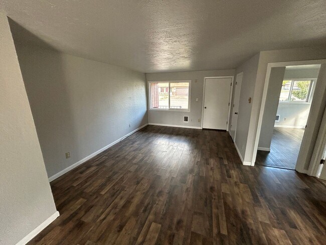 Building Photo - JON734/738