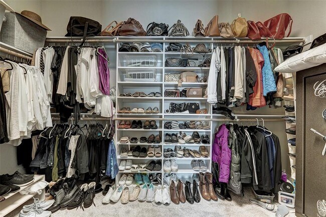 Building Photo - 260 Baldovino Skyway