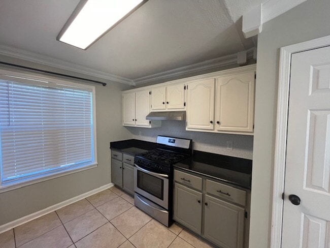 Building Photo - Renovated 3 Bedroom 2 Bath Home for Rent!