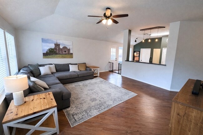 Building Photo - 21510 Forest Colony Dr
