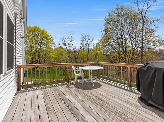 Building Photo - Spacious 4-Bedroom Single Family Rental in Amesbury - Available Now!