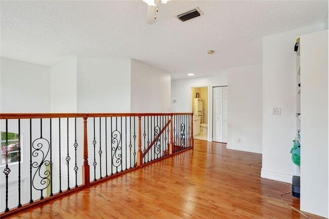 Building Photo - 3385 Seabreeze Ln