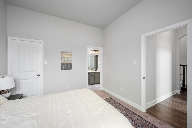 Building Photo - 1074 Waverly Dr