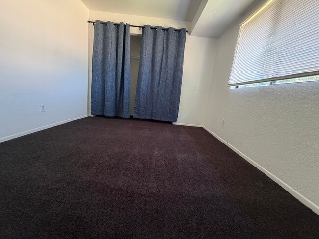 Building Photo - Move-in Ready New Paint & New Carpet 3 bed 2.5 bath La Sierra Home