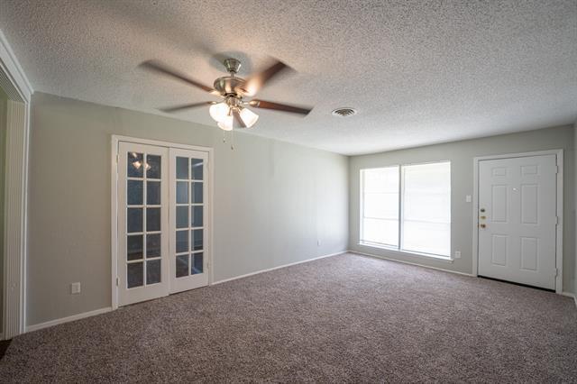 Building Photo - 3057 Dogwood Dr