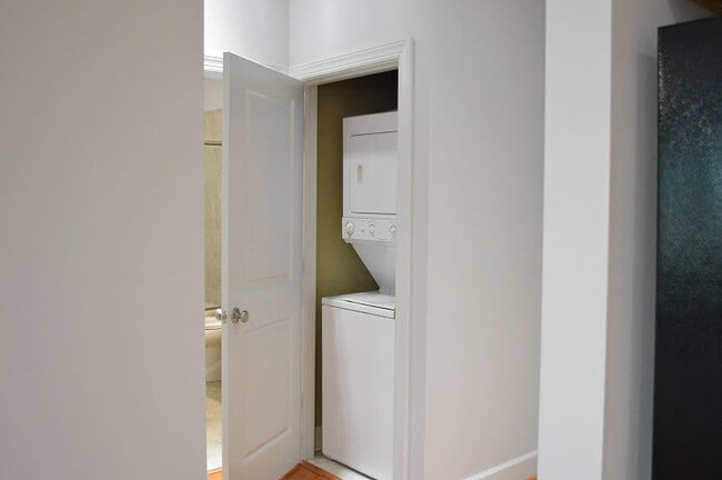 Building Photo - 155 E Broad St