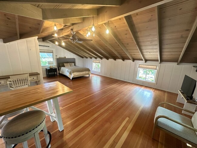 Building Photo - 4 Bed 4.5 Bath, Beautiful Home With Pool A...