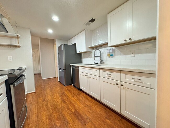 Building Photo - REMODELED 4 BEDROOM HOME WITH HUGE YARD, C...