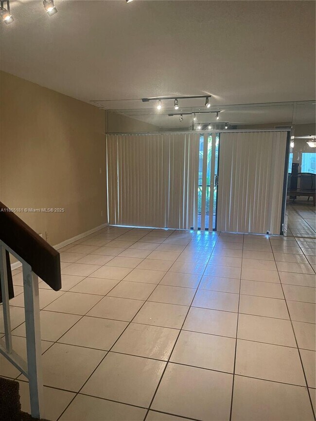 Building Photo - 6548 Racquet Club Dr