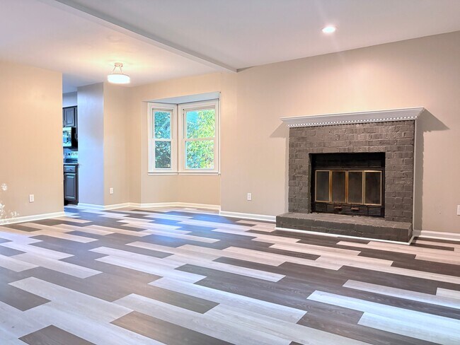 Building Photo - 6813 Glendower Rd
