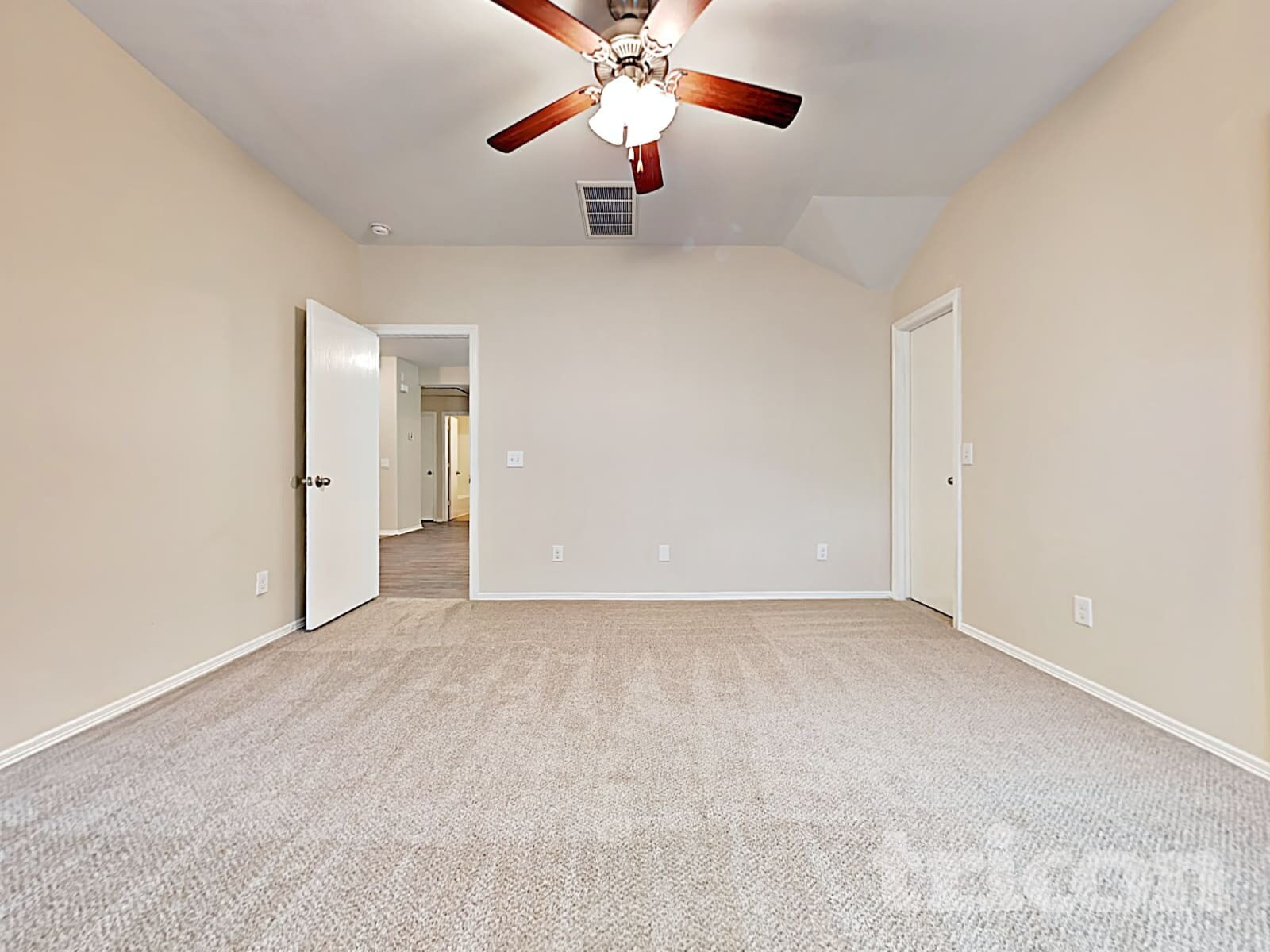 Building Photo - 110 N Golden Oak Dr