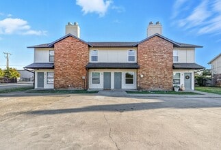 Building Photo - 730 Bluebonnet Dr