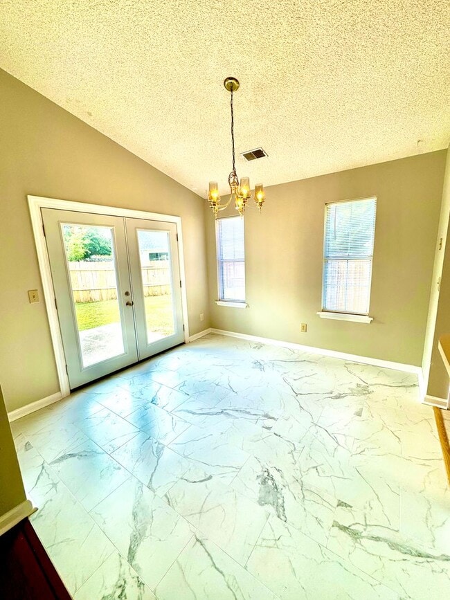 Building Photo - Charming two bedroom, two bathroom home at The Lakes in North Charleston!