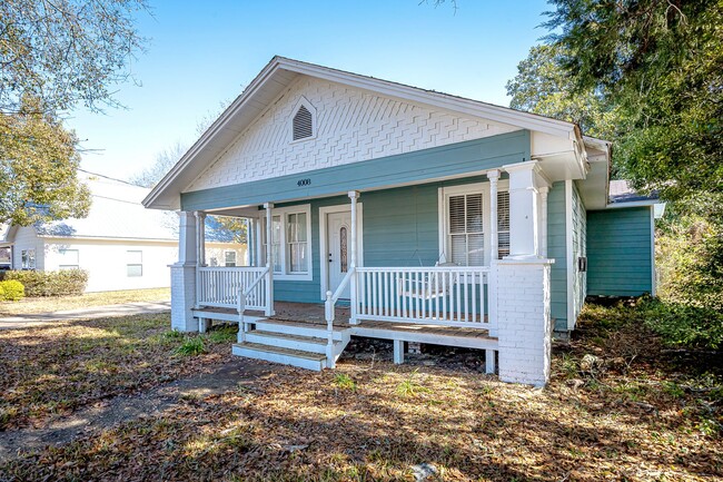 Building Photo - Cute 2 bedroom 1 bath Cottage in Pascagoula