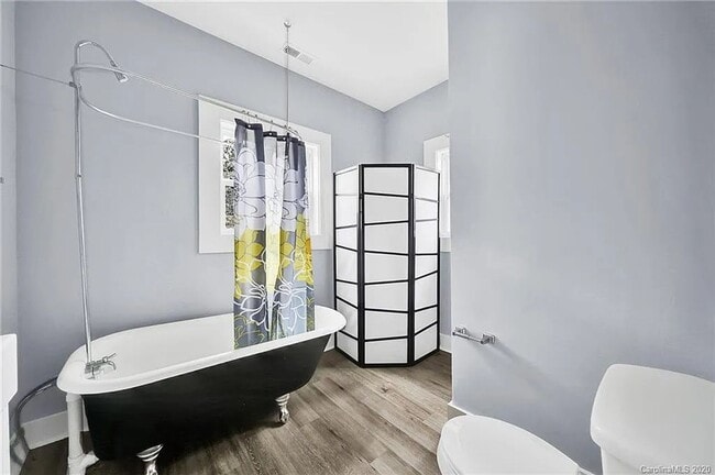 Building Photo - Beautifully renovated 3 bedroom, 2 full bathroom in Rock Hill