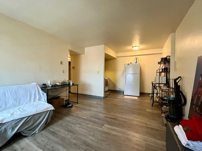 Interior Photo - 1029 E Knapp St