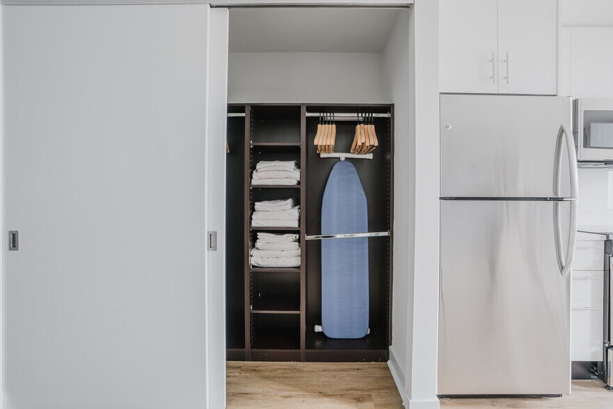 Building Photo - 875 10th St NW