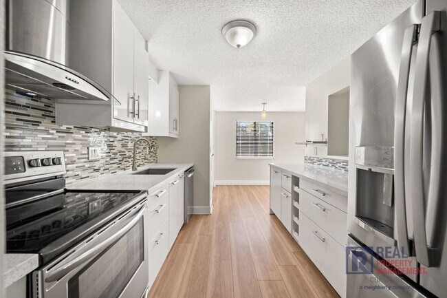 Building Photo - 6507 35th Ave W