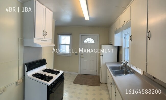 Building Photo - 523 Lydia St NE