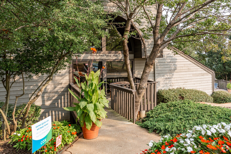 Primary Photo - Peppertree Condominiums