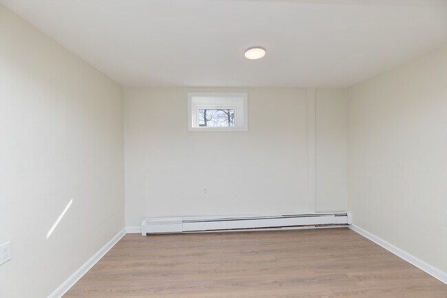 Building Photo - 53 St Germain St