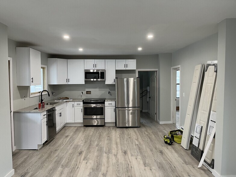 Building Photo - 56 Franklin St