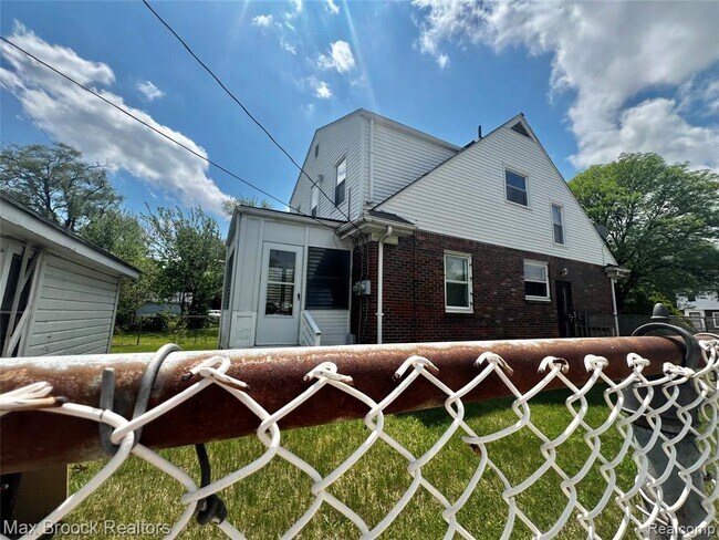 Building Photo - 15518 Meyers Rd
