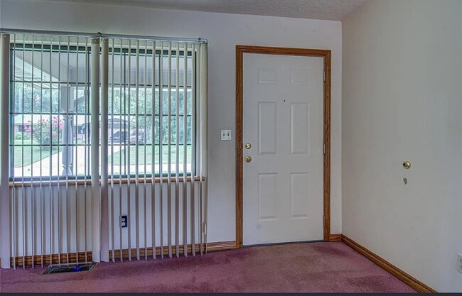 Building Photo - 610 N 6th Ave