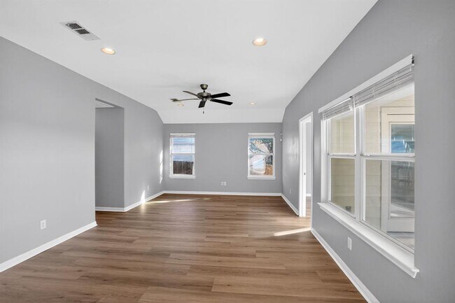 Building Photo - 219 Valley Oaks Loop