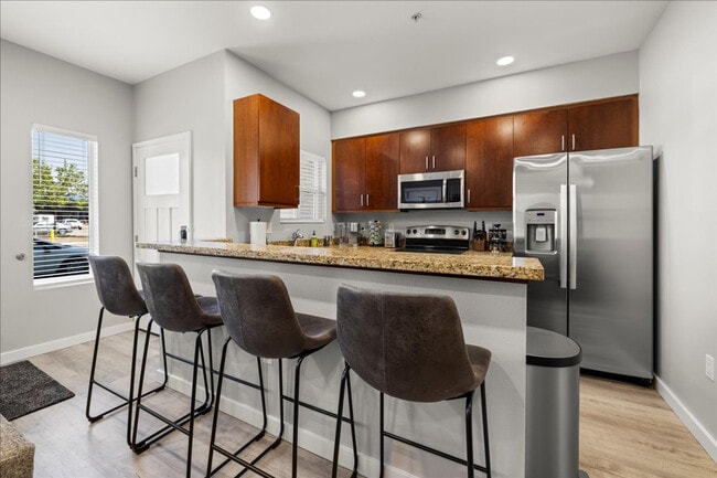 Building Photo - 502 S 15th St