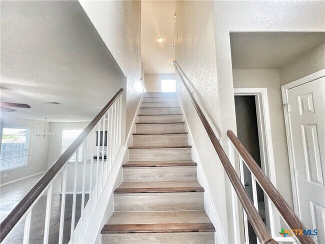 Building Photo - 525 Tom Kemp Dr