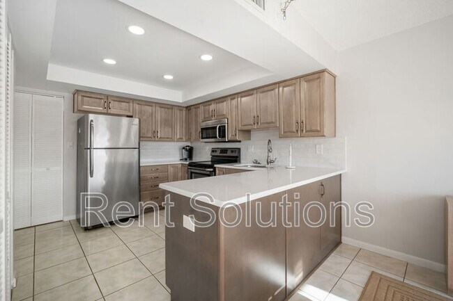 Building Photo - 1655 S Highland Ave