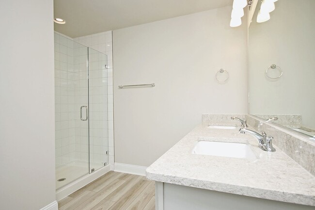 Building Photo - End-Unit Crozet Townhome - Dog-Friendly!