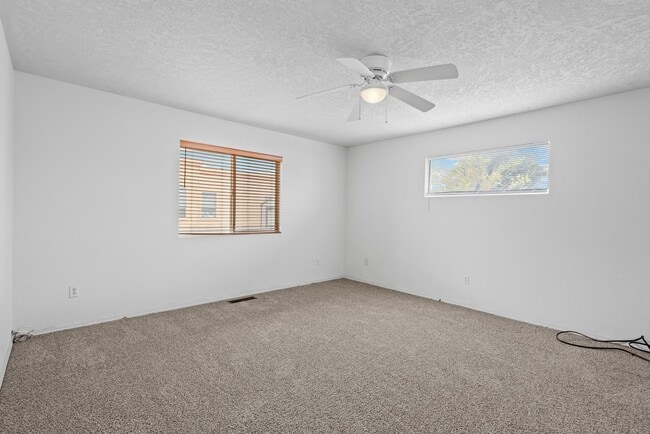 Building Photo - 8928 Jasper Dr NE