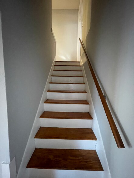 Building Photo - 80 W Greenwood Ave