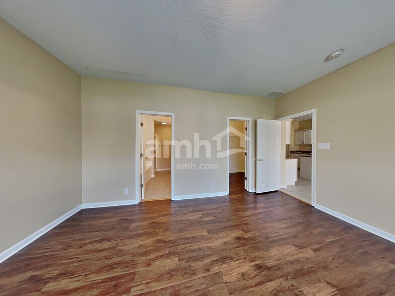 Building Photo - 8426 Stark Dr