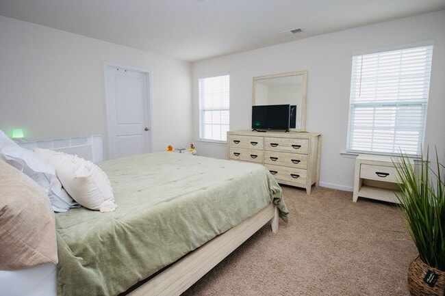 Building Photo - Spacious 4 Bedroom, 2.5 Bath Home in Bowden Village - Just Reduced! Don't miss it!