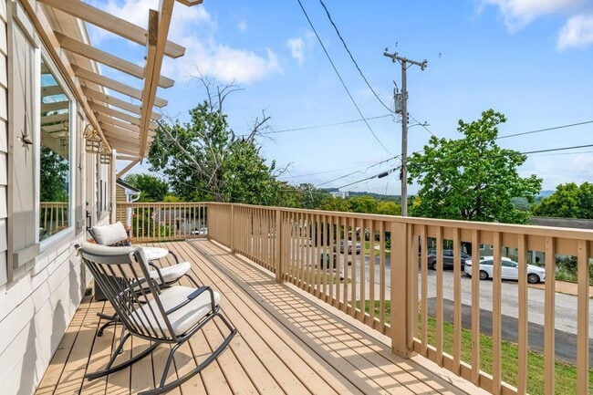 Building Photo - 3804 Lookout Dr